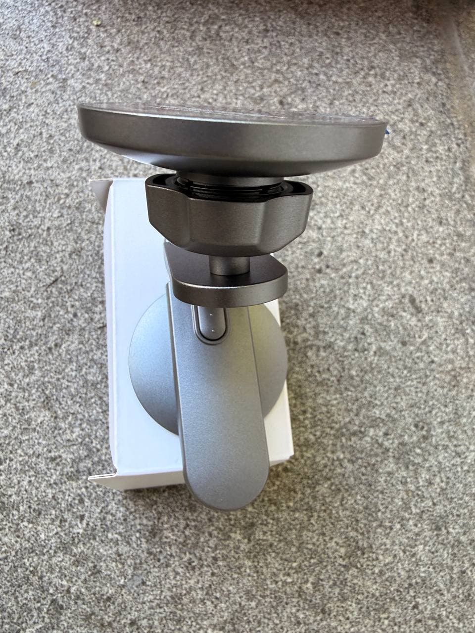 VICSEED Tesla phone mount close-up showing magnetic ring and foldable arm
