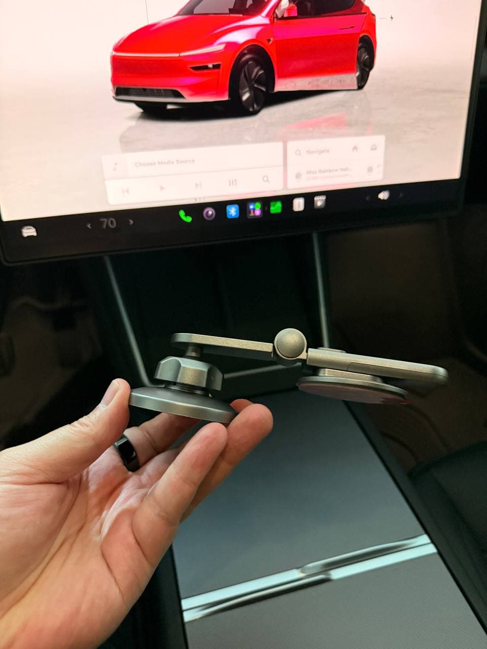 VICSEED Tesla phone mount side profile showing protrusion from the screen area