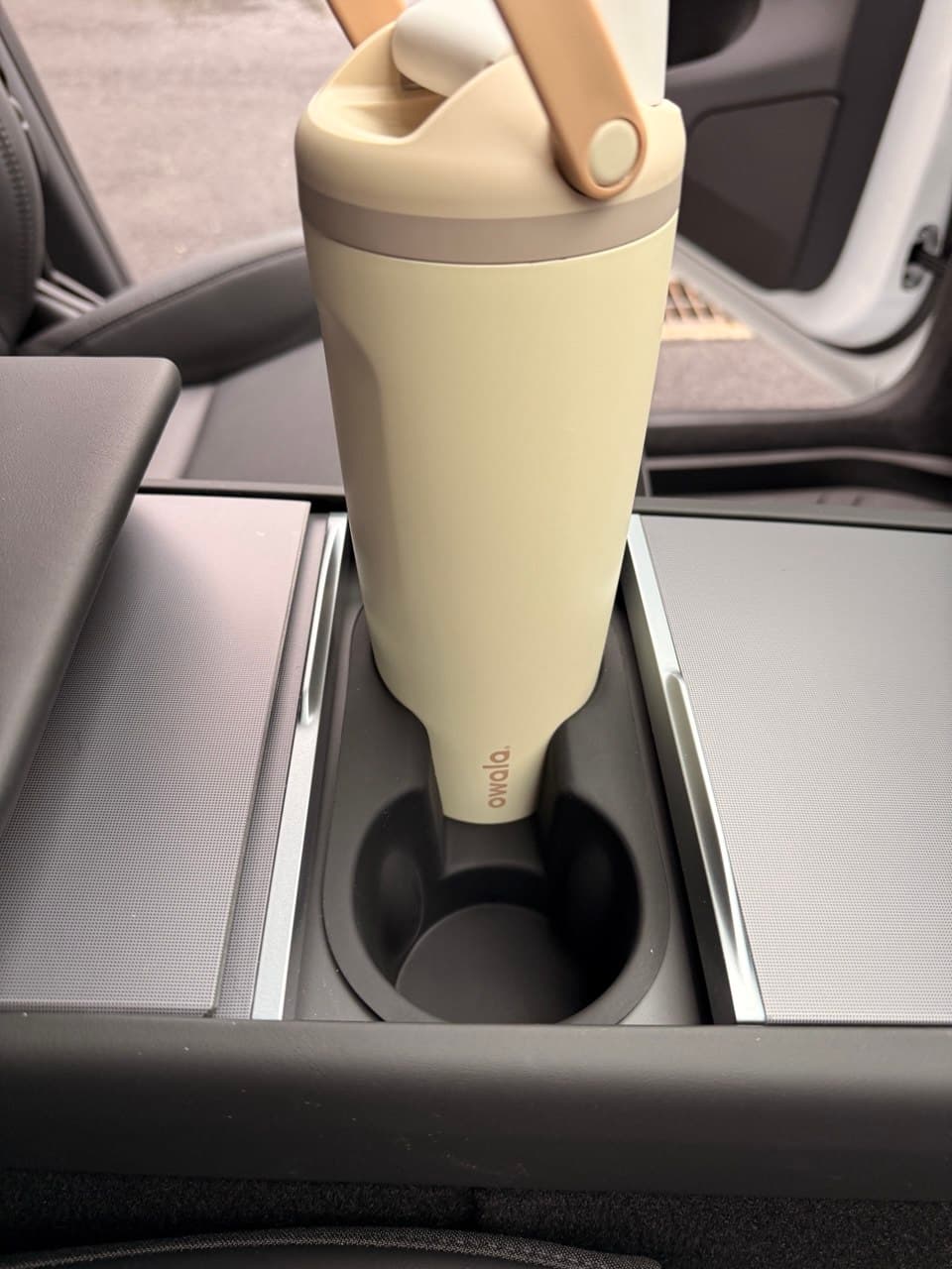 Owala bottle in cup holder — real daily use demo