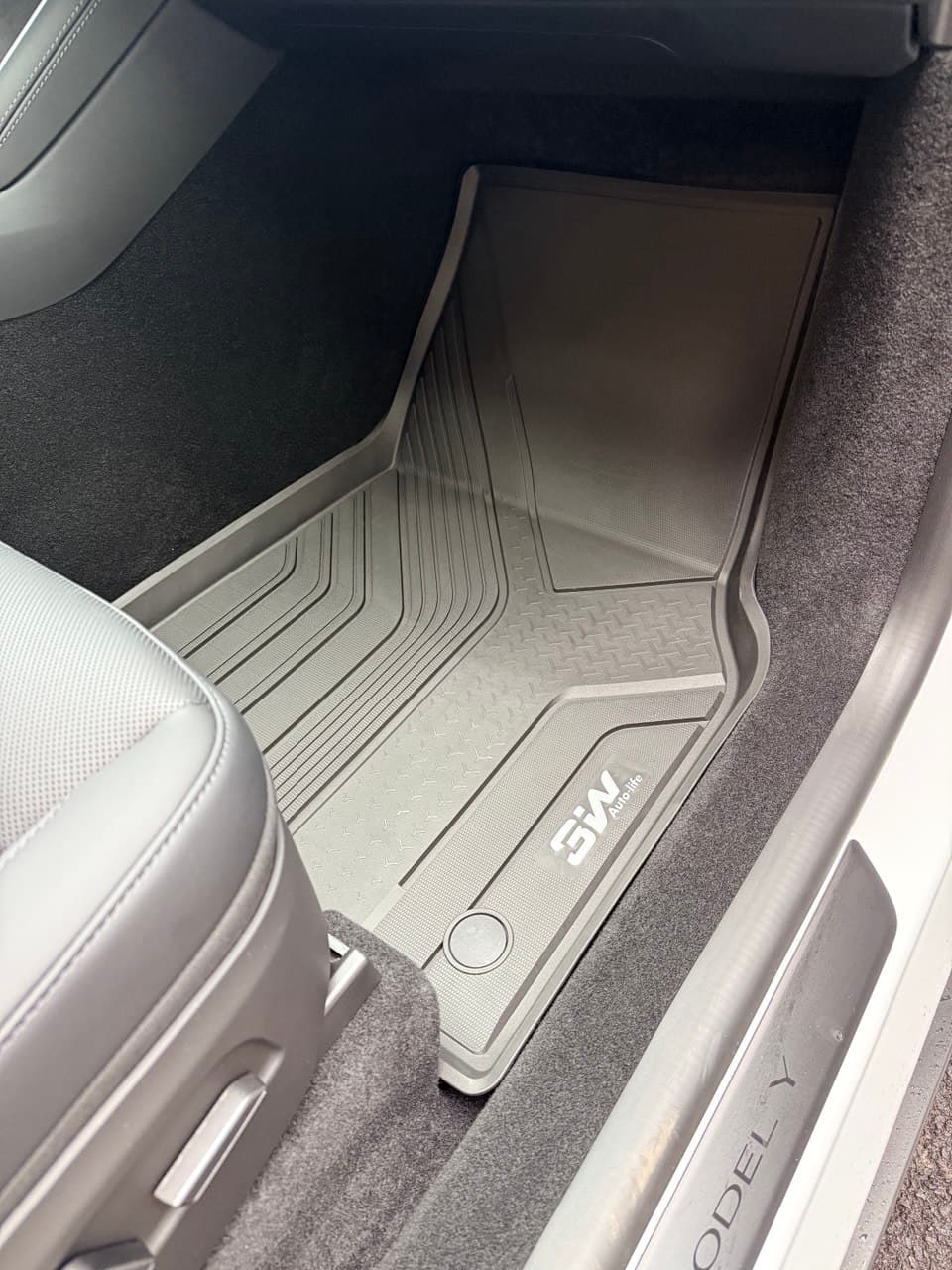 3W front-row floor mats overview showing included pieces