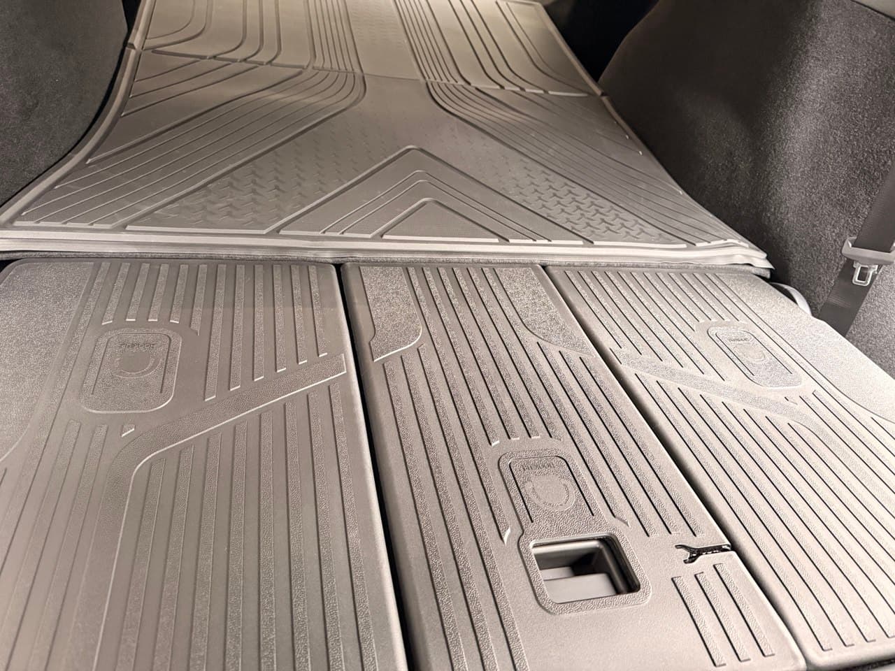 3W full fold-down view with rear seats lowered