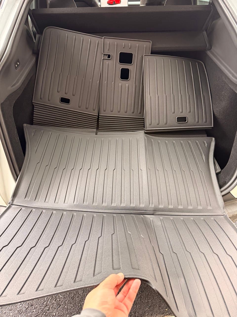 GALVAGNITE cargo and seat-back combined layout