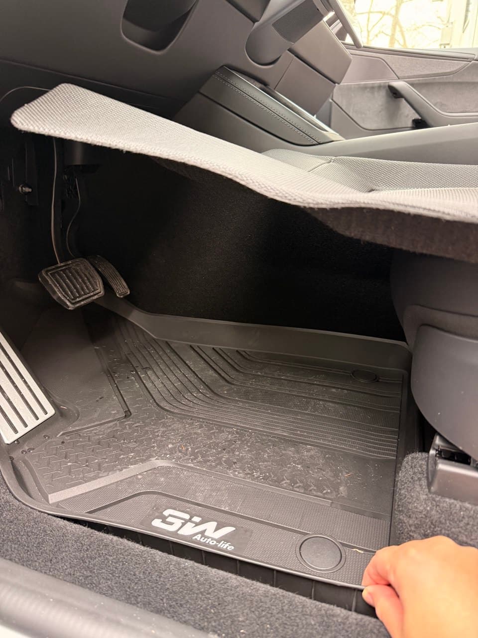 Competitor mat peeled while 3W remains firm in side-by-side comparison