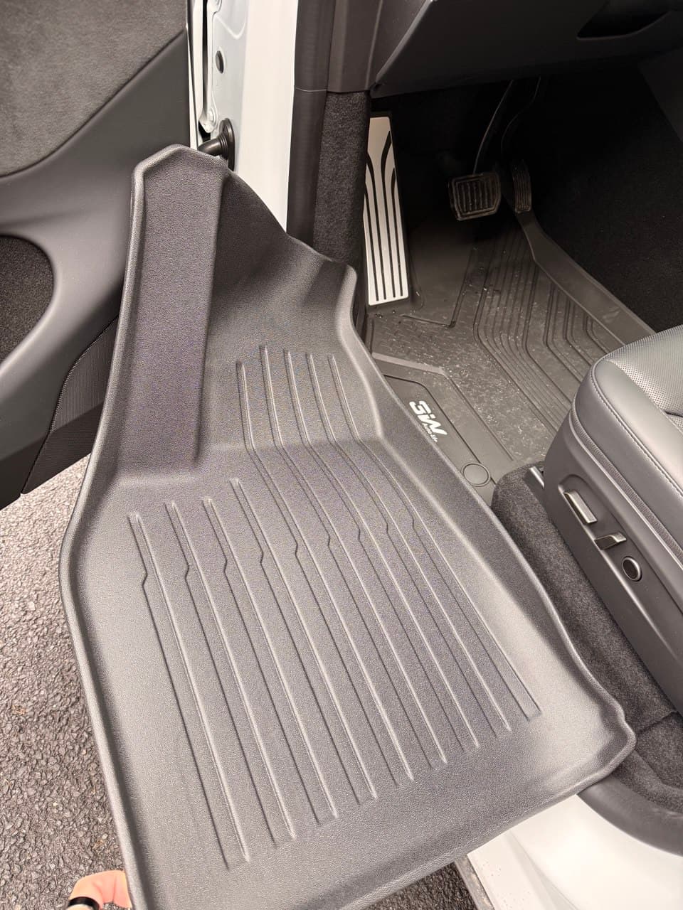 GALVAGNITE front floor mat installed in Tesla Model Y Juniper