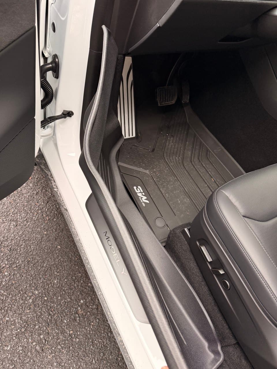 GALVAGNITE front floor mat alternate angle