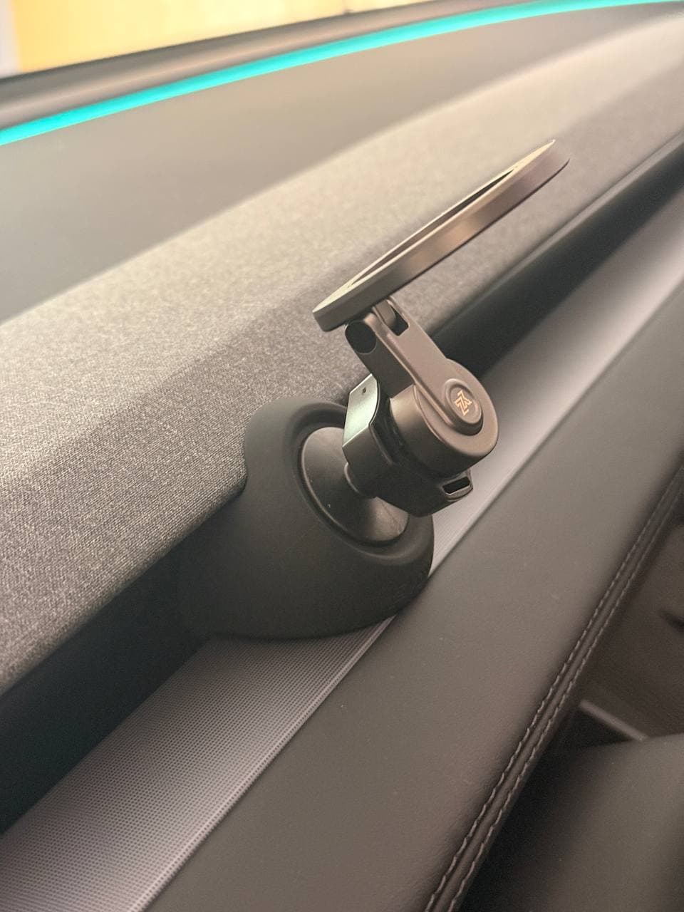 YONZEE magnetic phone mount installed near the driver side steering wheel area