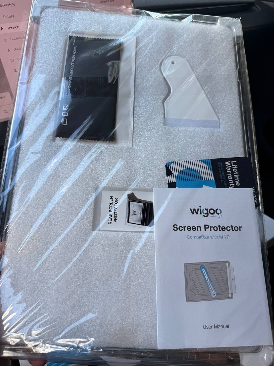 Wigoo installation kit with cleaning tools and screen protector accessories