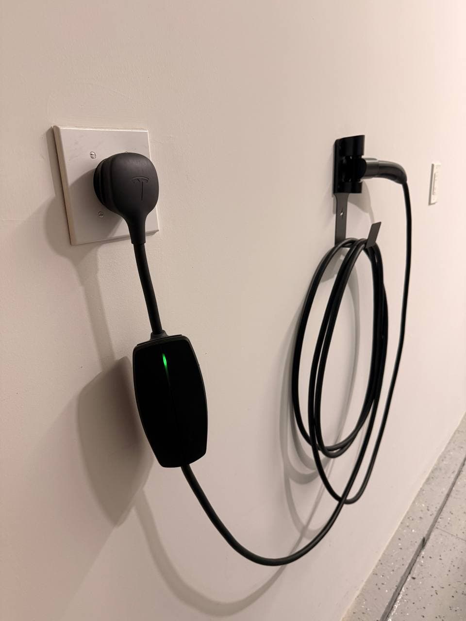 FOCSPROD Charger Holder Review