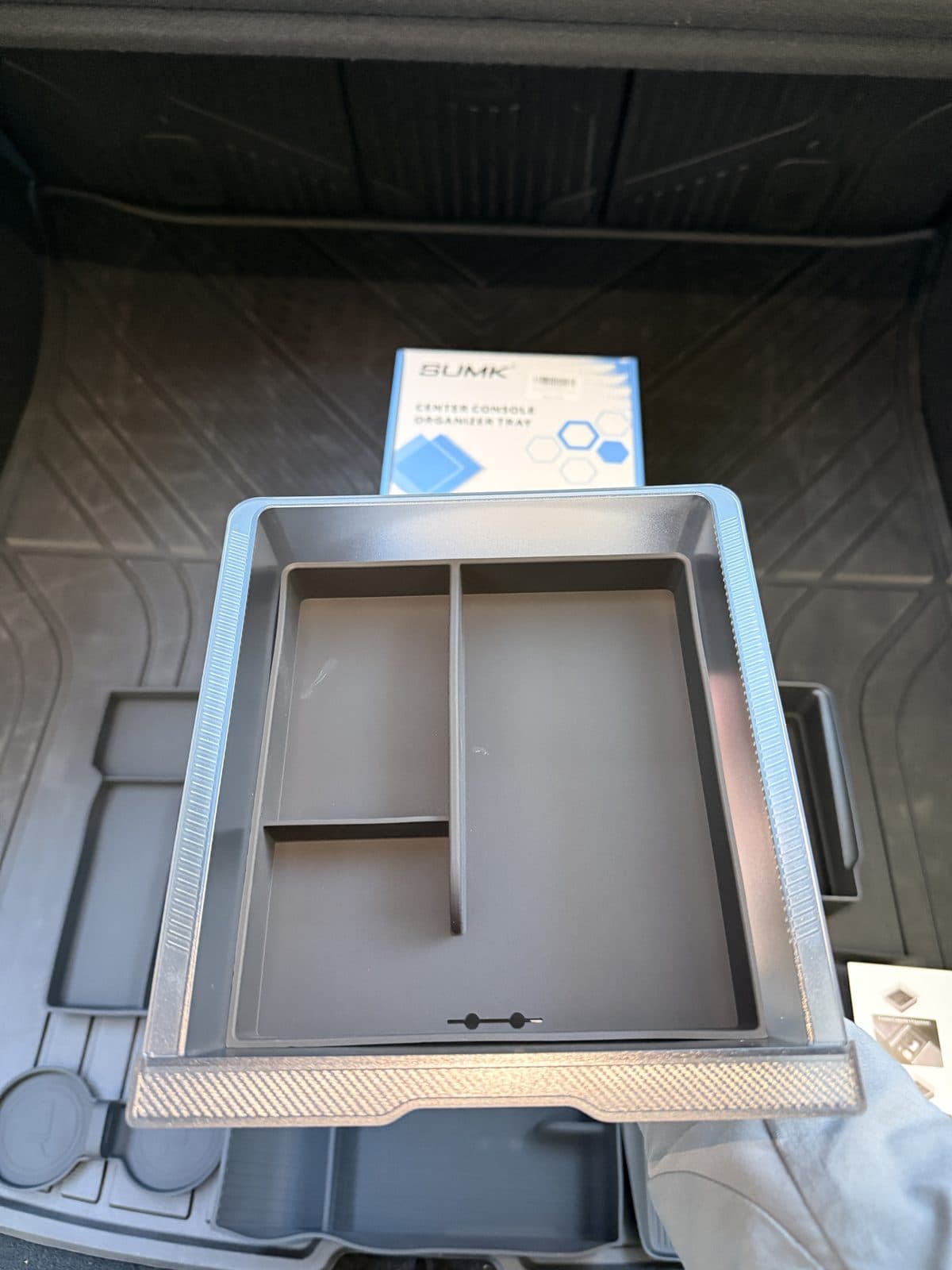 SUMK front console tray with three compartments and carbon-look lip