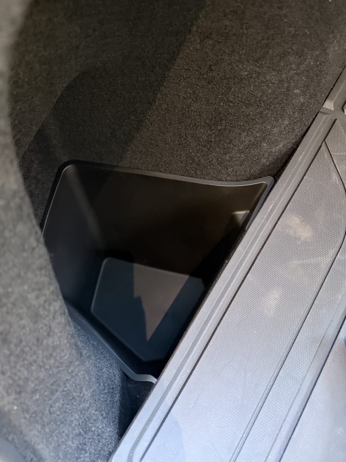 Yisuke bin installed in the left rear side well of a Tesla Model Y Juniper trunk